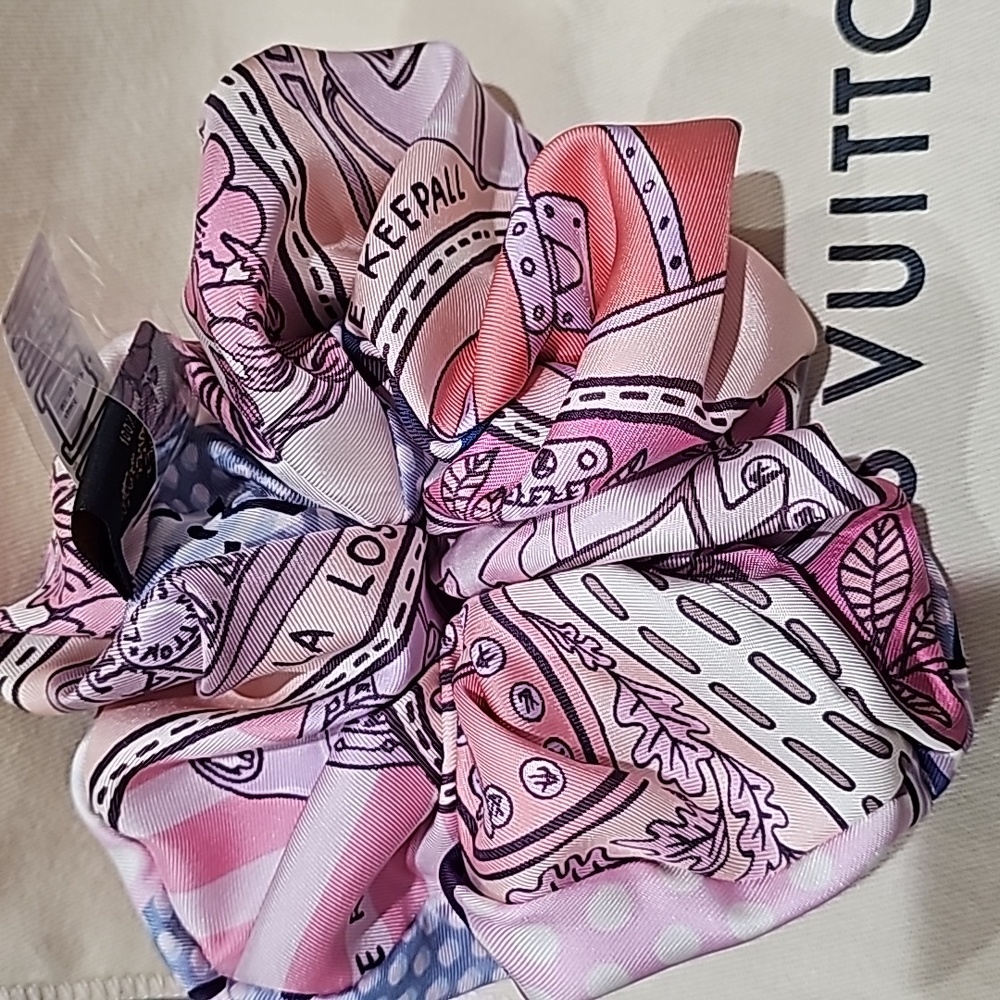 LOUIS VUITTON SCRUNCHIE HAIR ACCESSORY HAIR RIBBON CREME PINK MONOGRAM LARGE SIZ - Picture 15 of 17